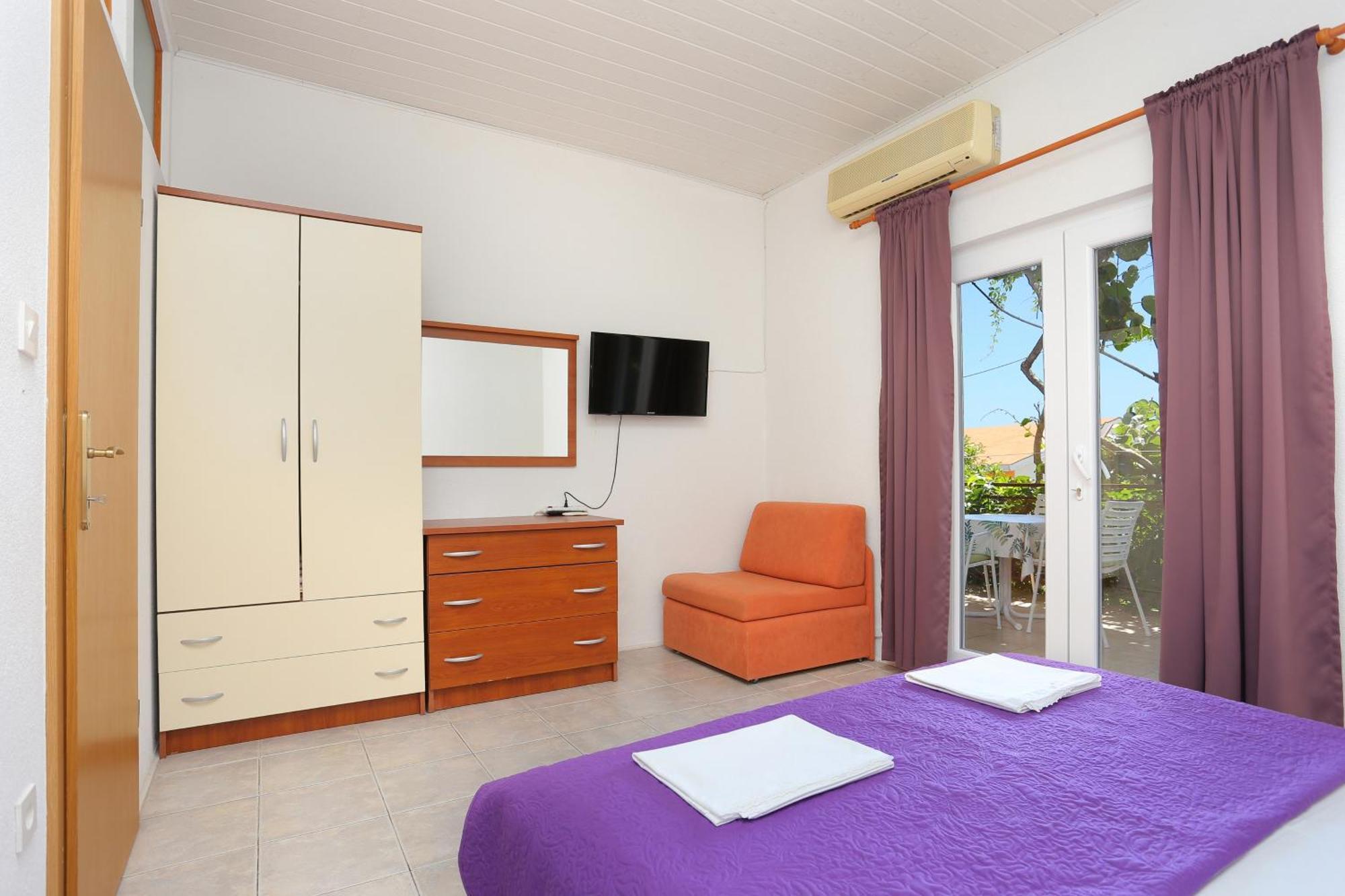 Apartments By The Sea Zivogosce - Blato, Makarska - 1057 Blato  Room photo